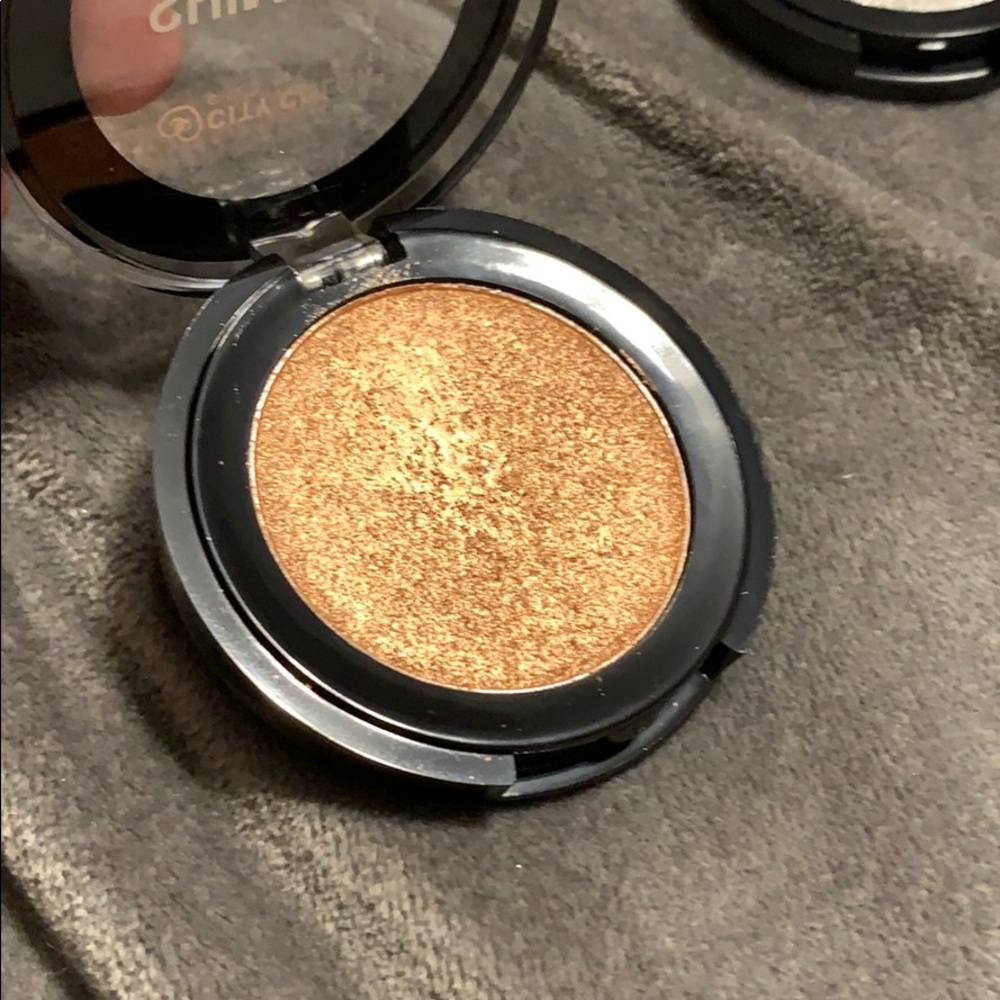 Eyeshadows - Picture 3 of 7
